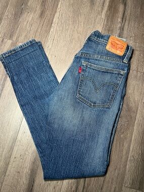 Levi’s Wedgie Straight Jeans Medium Wash Size 25x30
